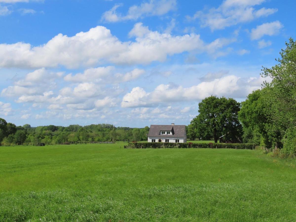 La Maison Aux Pignons Verts La Chapelle-Saint-Aubert Exteriér fotografie