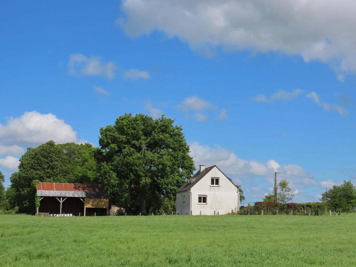 La Maison Aux Pignons Verts La Chapelle-Saint-Aubert Exteriér fotografie